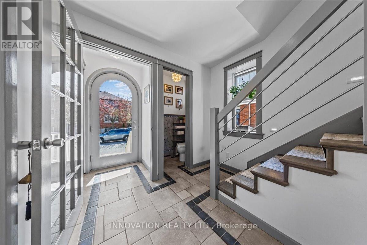 202 IVY CRESCENT Image 4