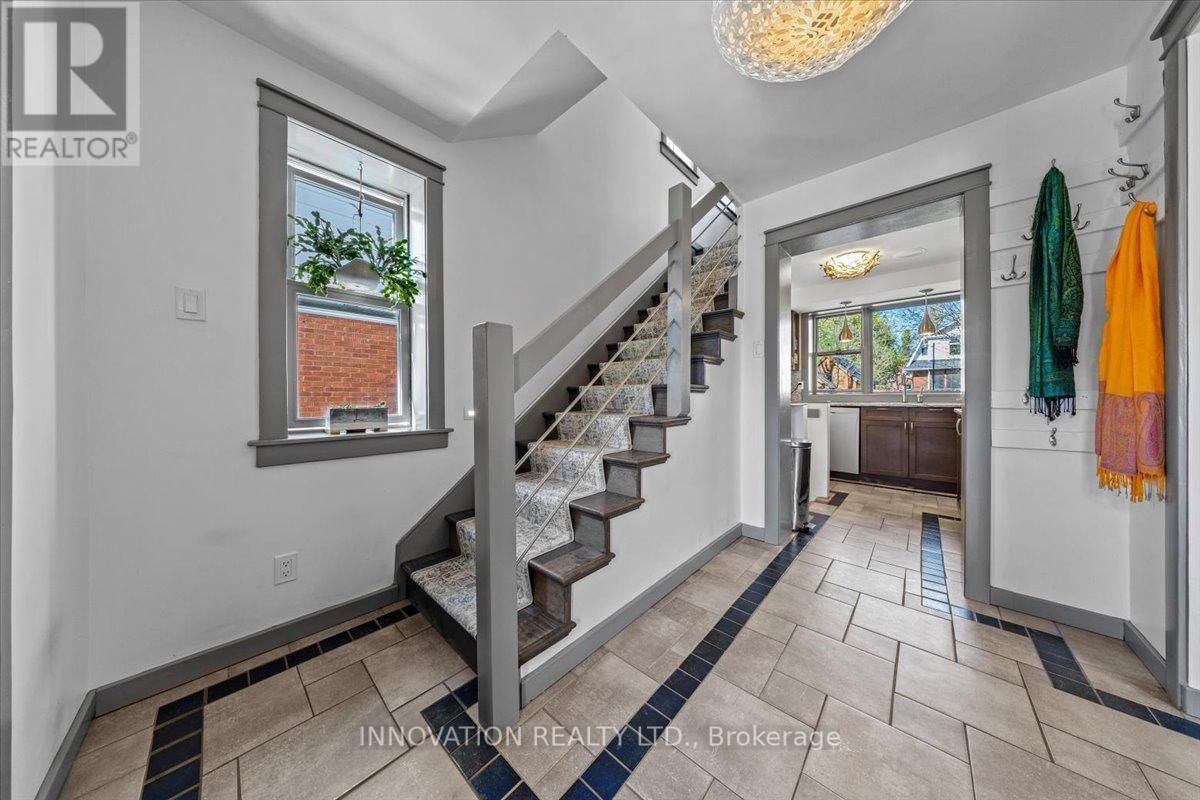 202 IVY CRESCENT Image 5