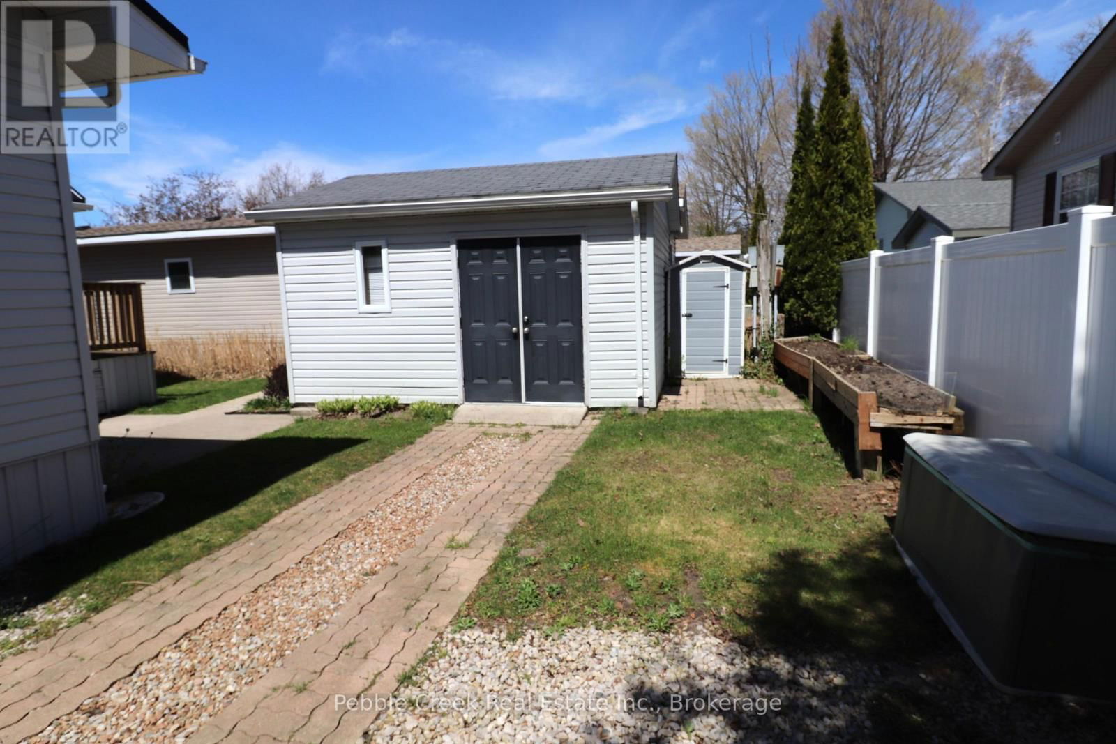 74 IROQUOIS LANE Image 36