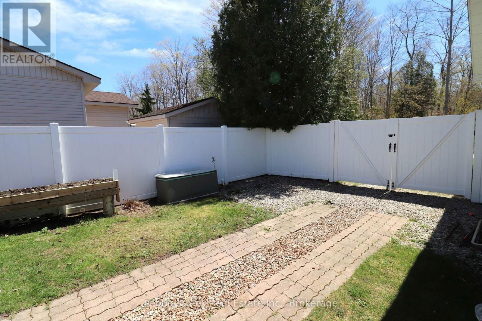 74 IROQUOIS LANE Image 38
