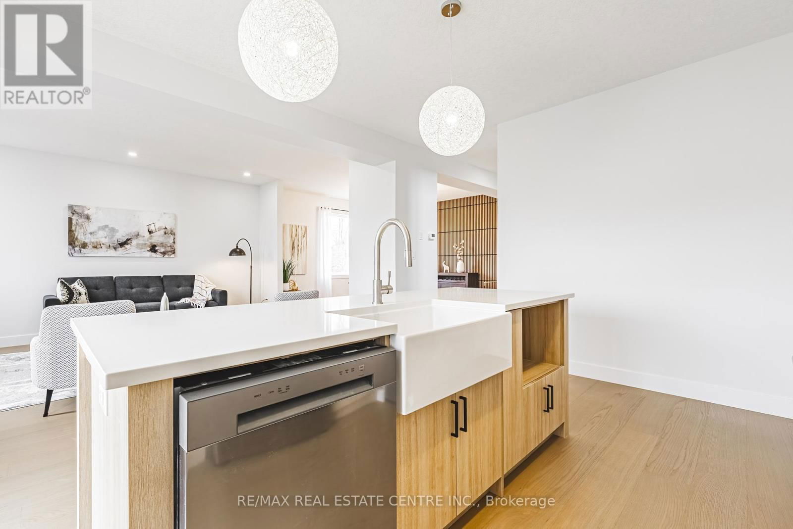 123 MAPLE STREET Image 11