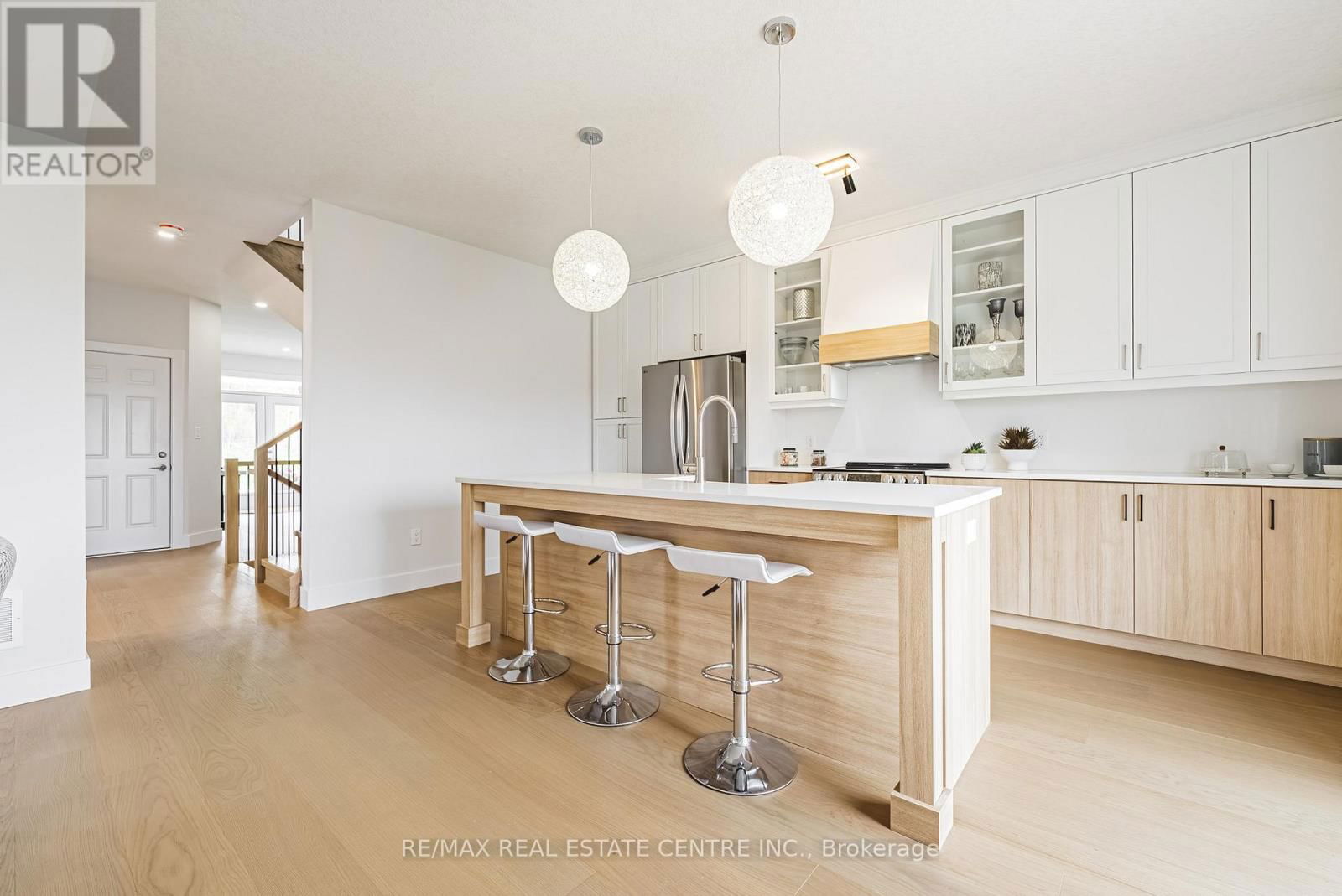 123 MAPLE STREET Image 9