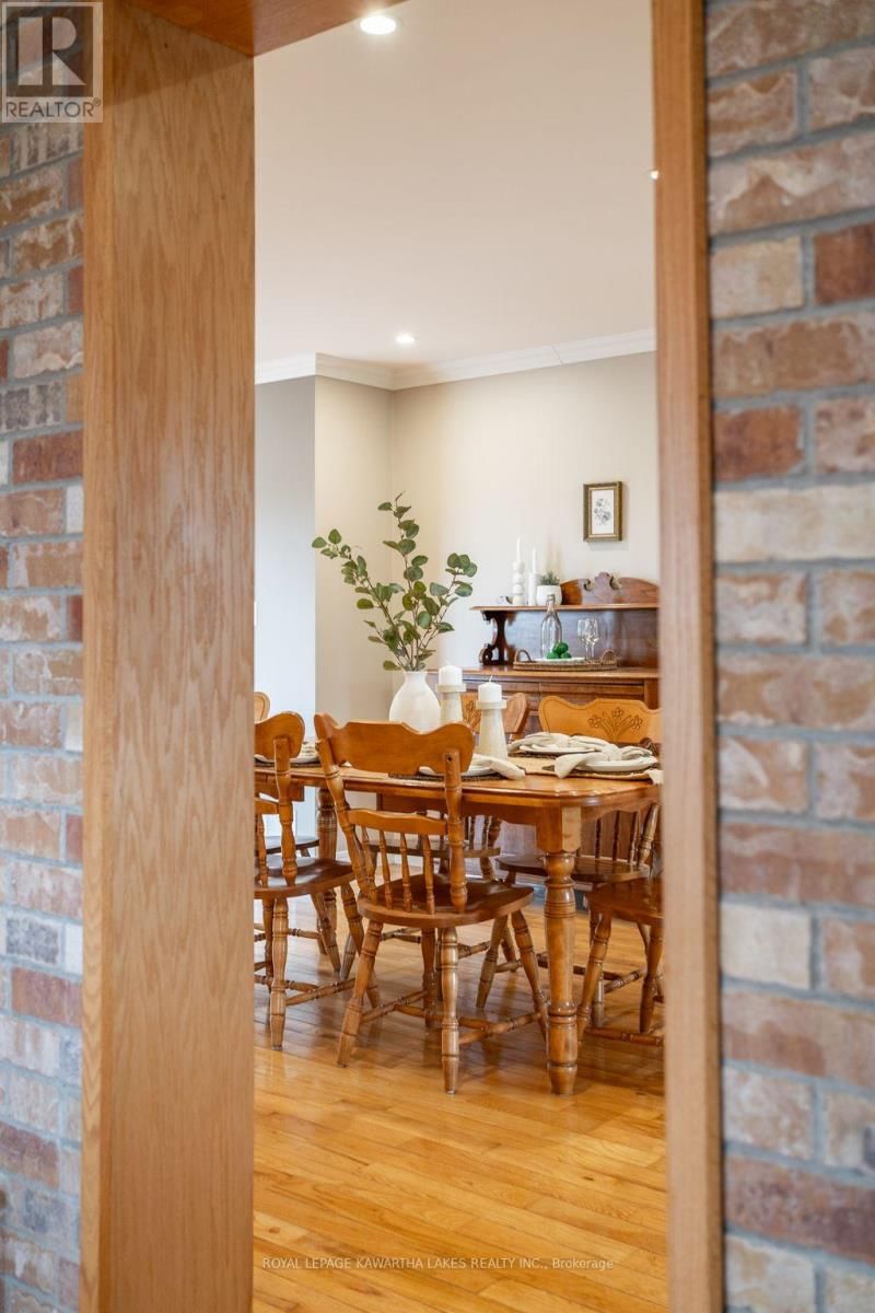 890 WOODVILLE ROAD Image 26