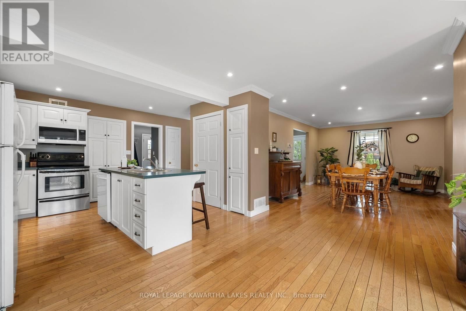 890 WOODVILLE ROAD Image 28