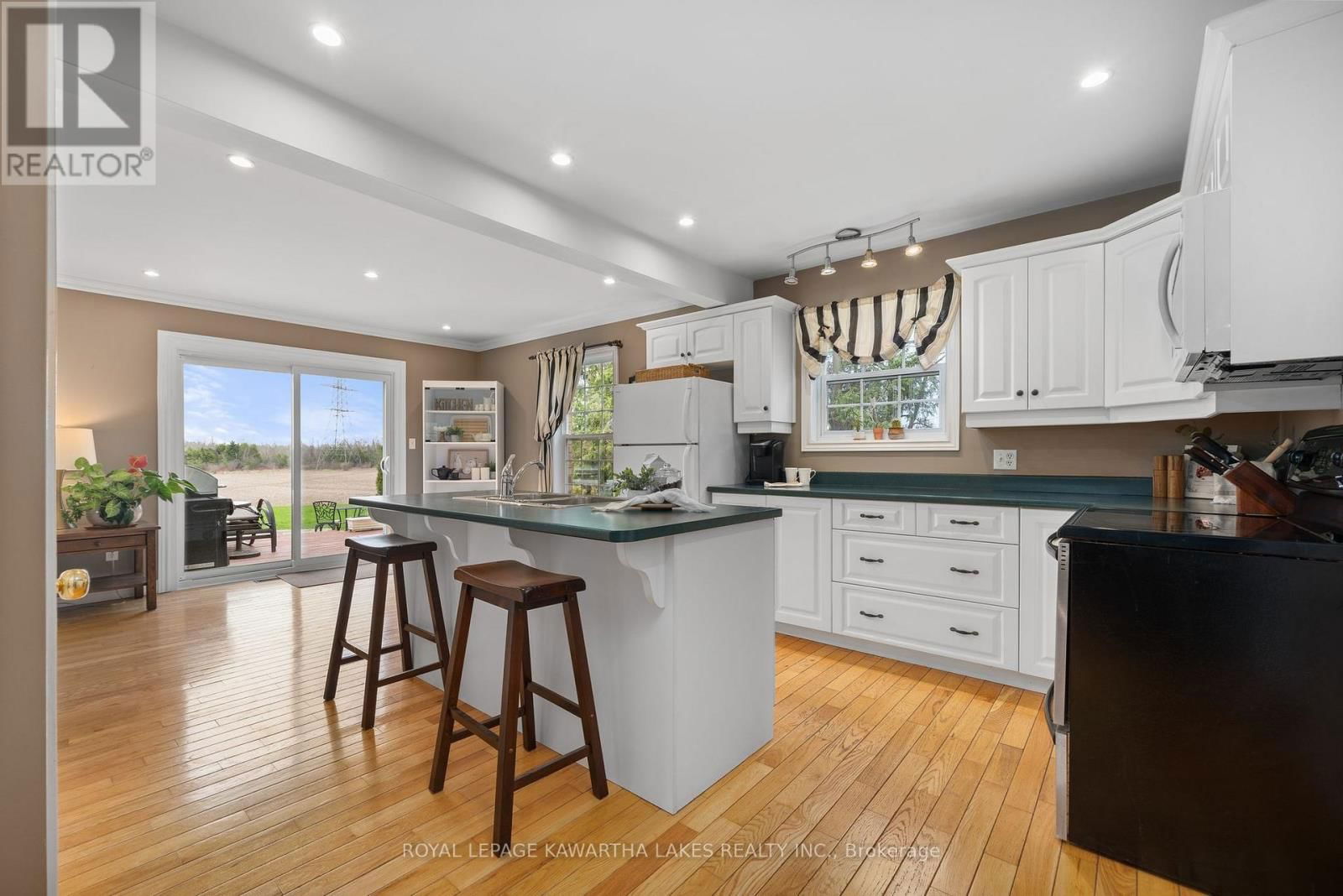 890 WOODVILLE ROAD Image 29