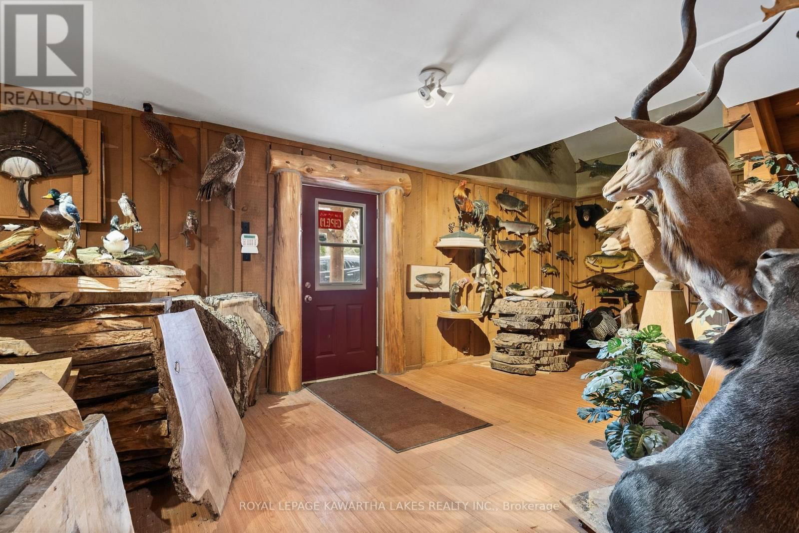 890 WOODVILLE ROAD Image 44