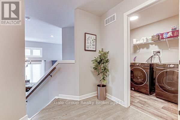9 CLOVER CIRCLE Image 12