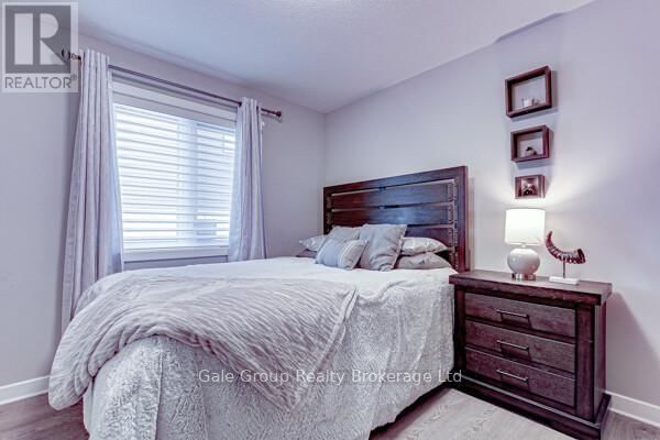 9 CLOVER CIRCLE Image 16
