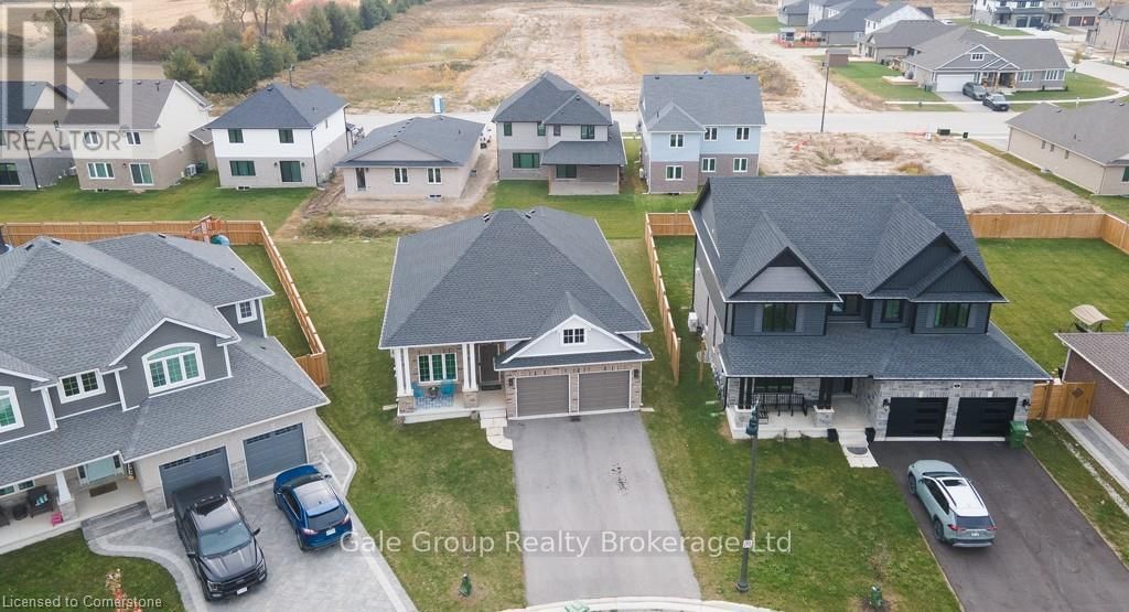 9 CLOVER CIRCLE Image 26