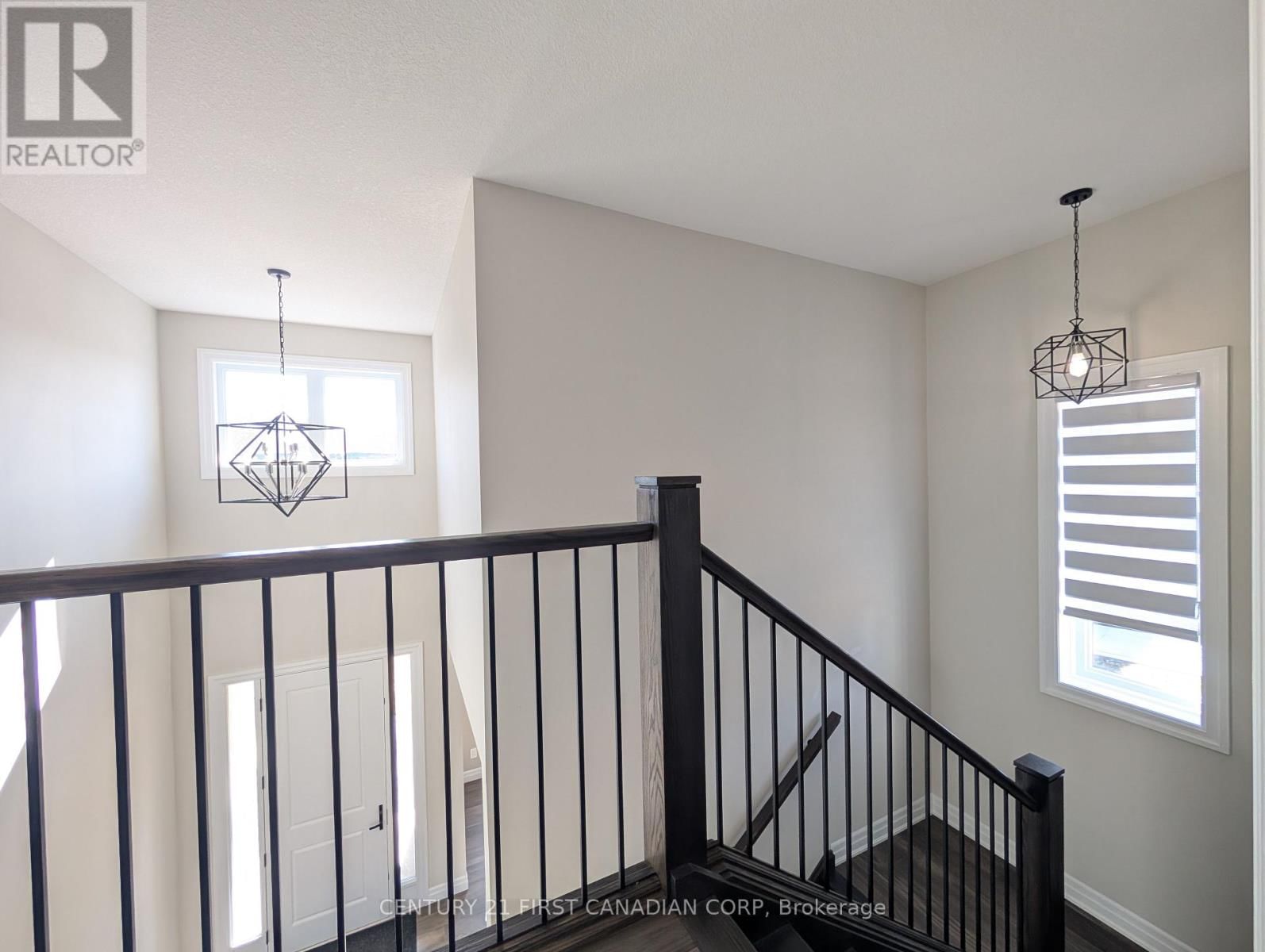 135 ASPEN CIRCLE Image 21