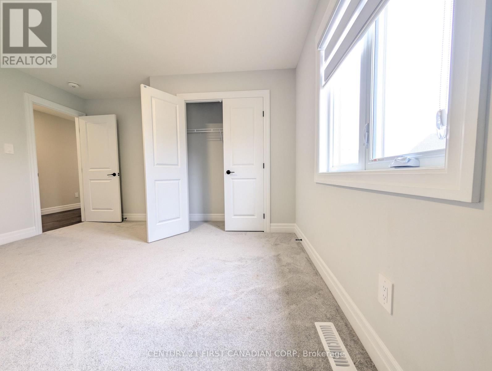 135 ASPEN CIRCLE Image 31