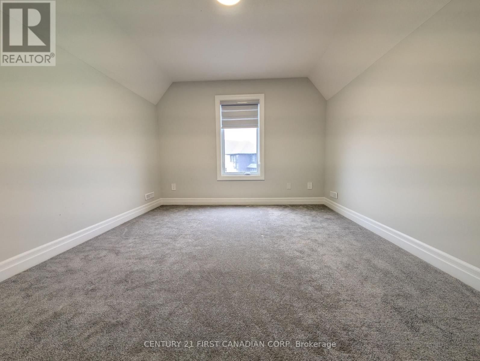 135 ASPEN CIRCLE Image 32