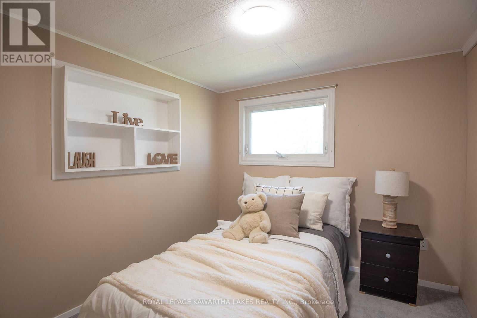 85 THOMAS DRIVE Image 19