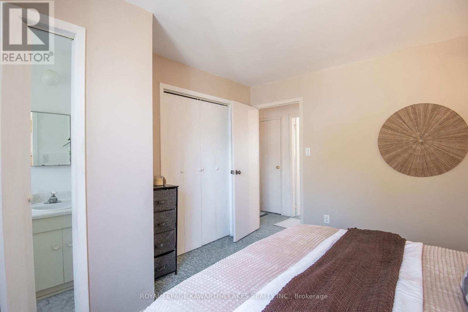 85 THOMAS DRIVE Image 20