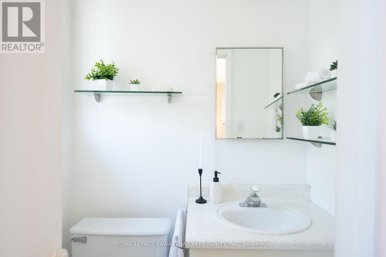 85 THOMAS DRIVE Image 21