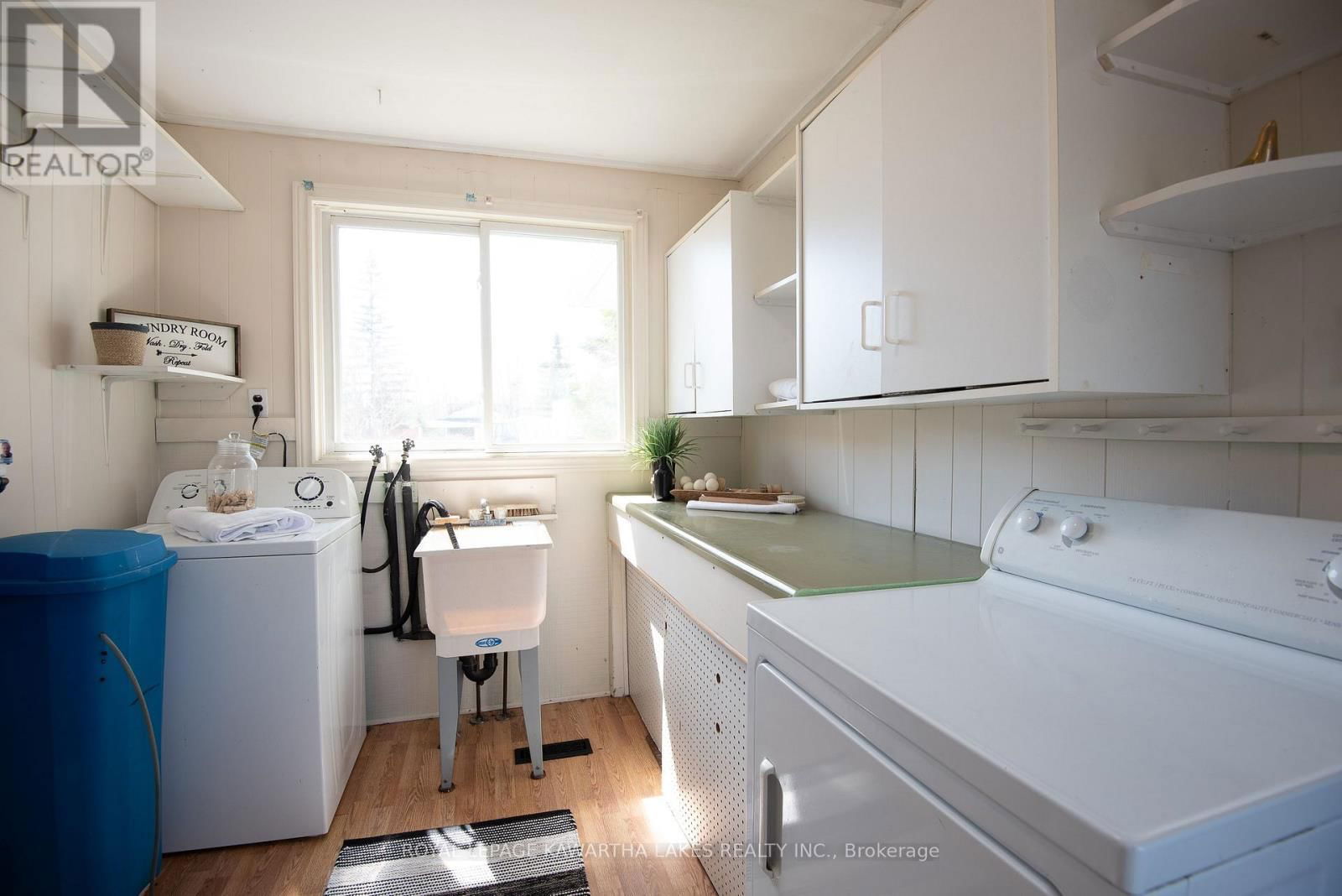 85 THOMAS DRIVE Image 23