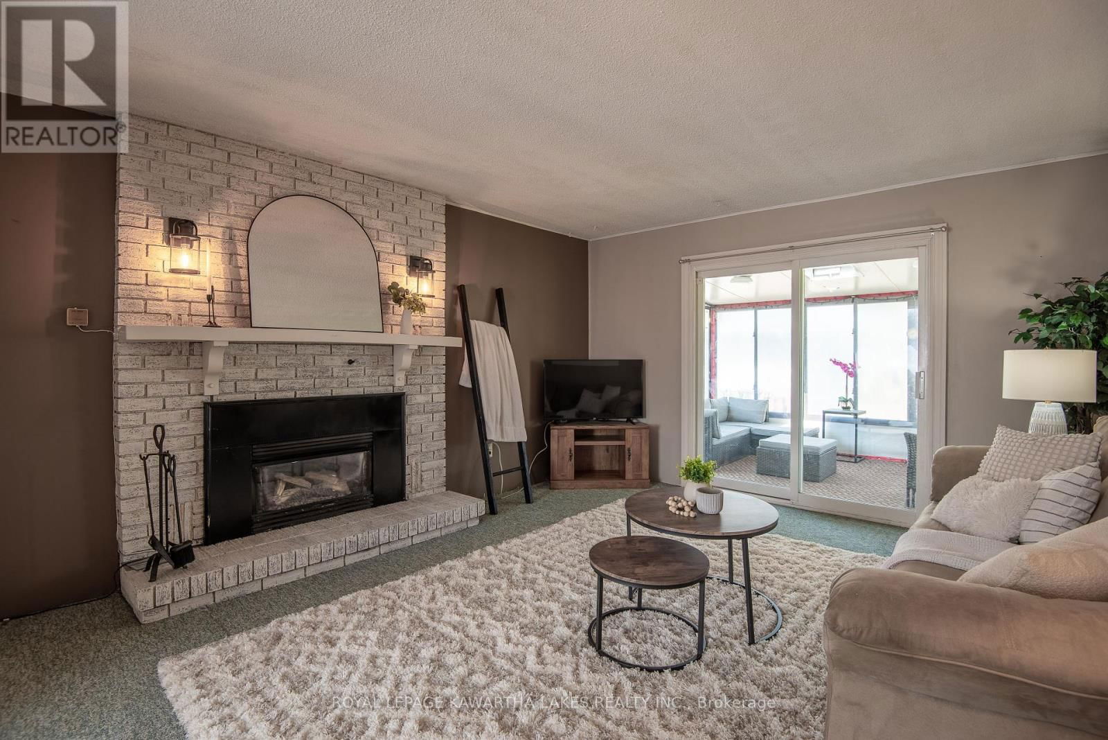 85 THOMAS DRIVE Image 7