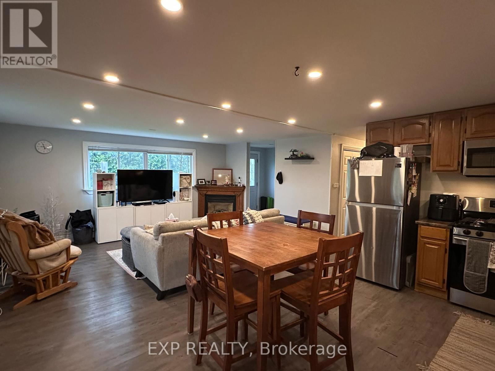 190 ANN STREET Image 12