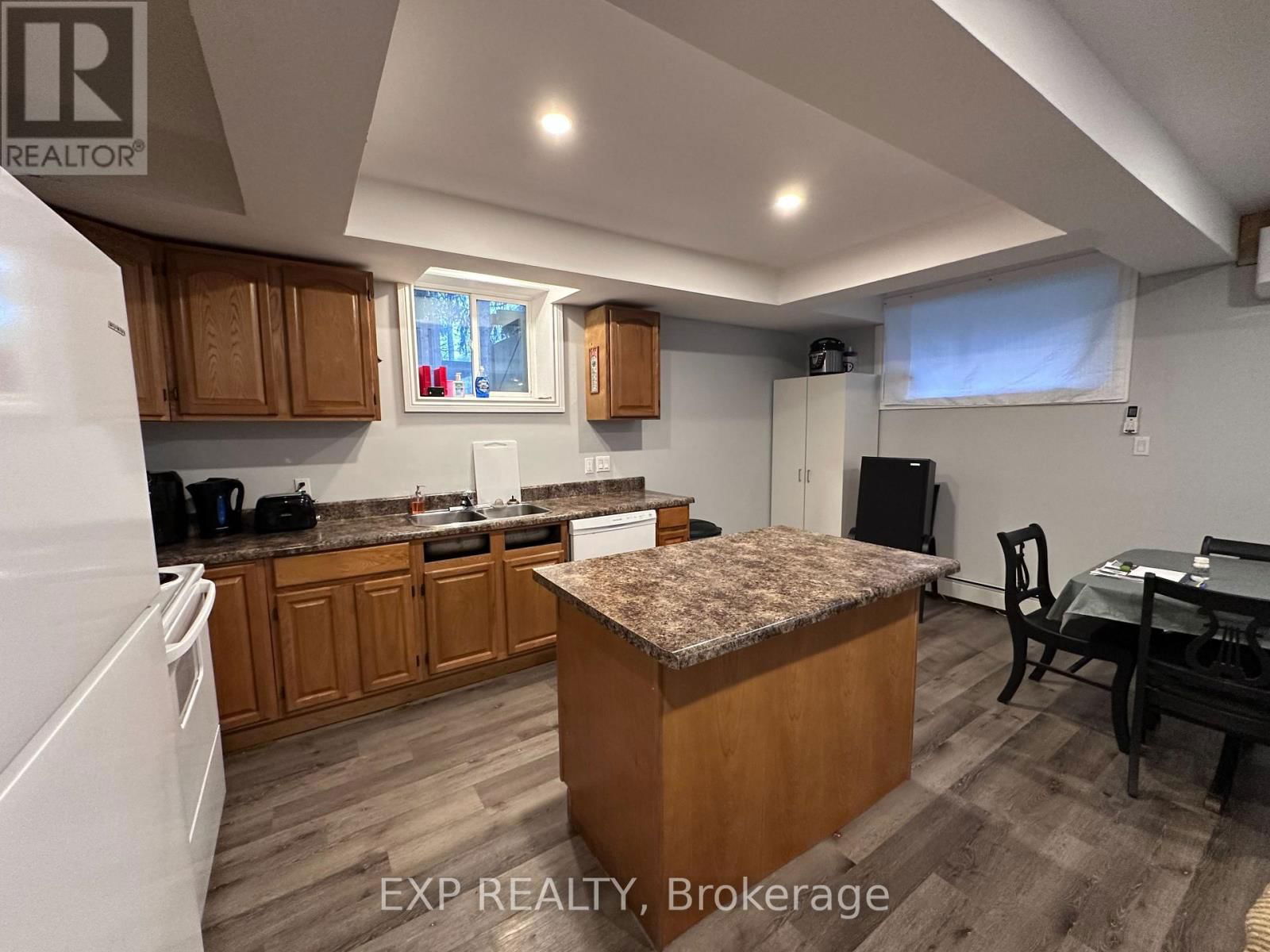 190 ANN STREET Image 34