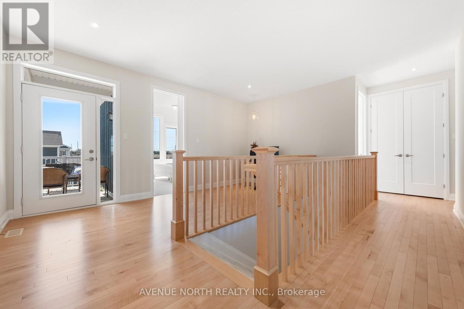 122 EQUITATION CIRCLE Image 16