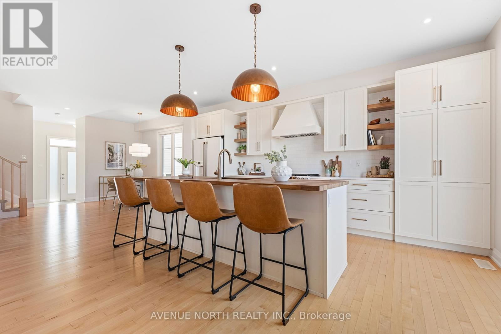 122 EQUITATION CIRCLE Image 9
