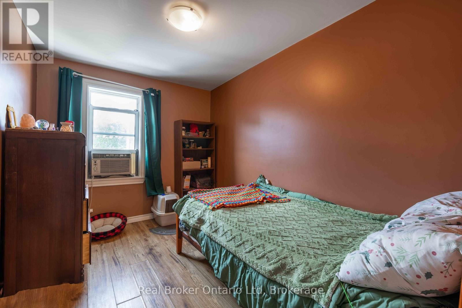 293 11TH STREET EAST Image 16