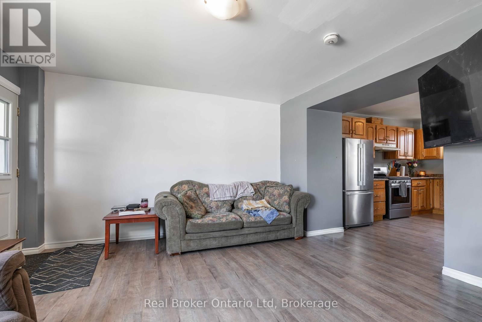 293 11TH STREET EAST Image 4