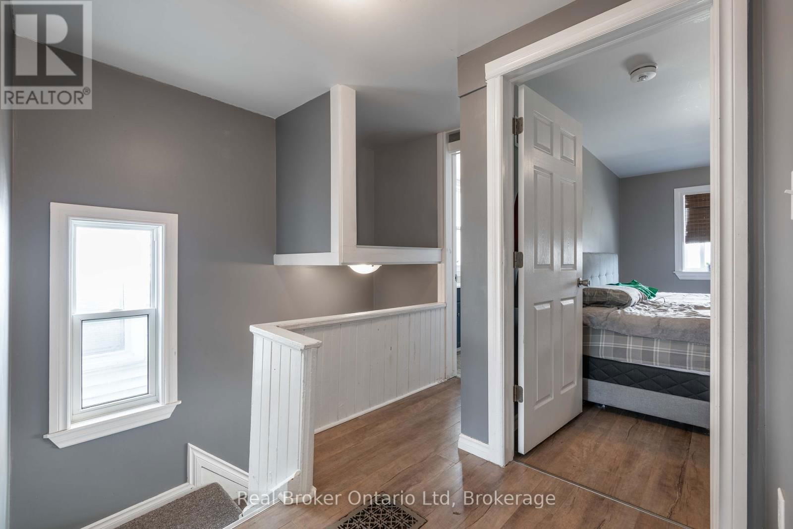 293 11TH STREET EAST Image 9