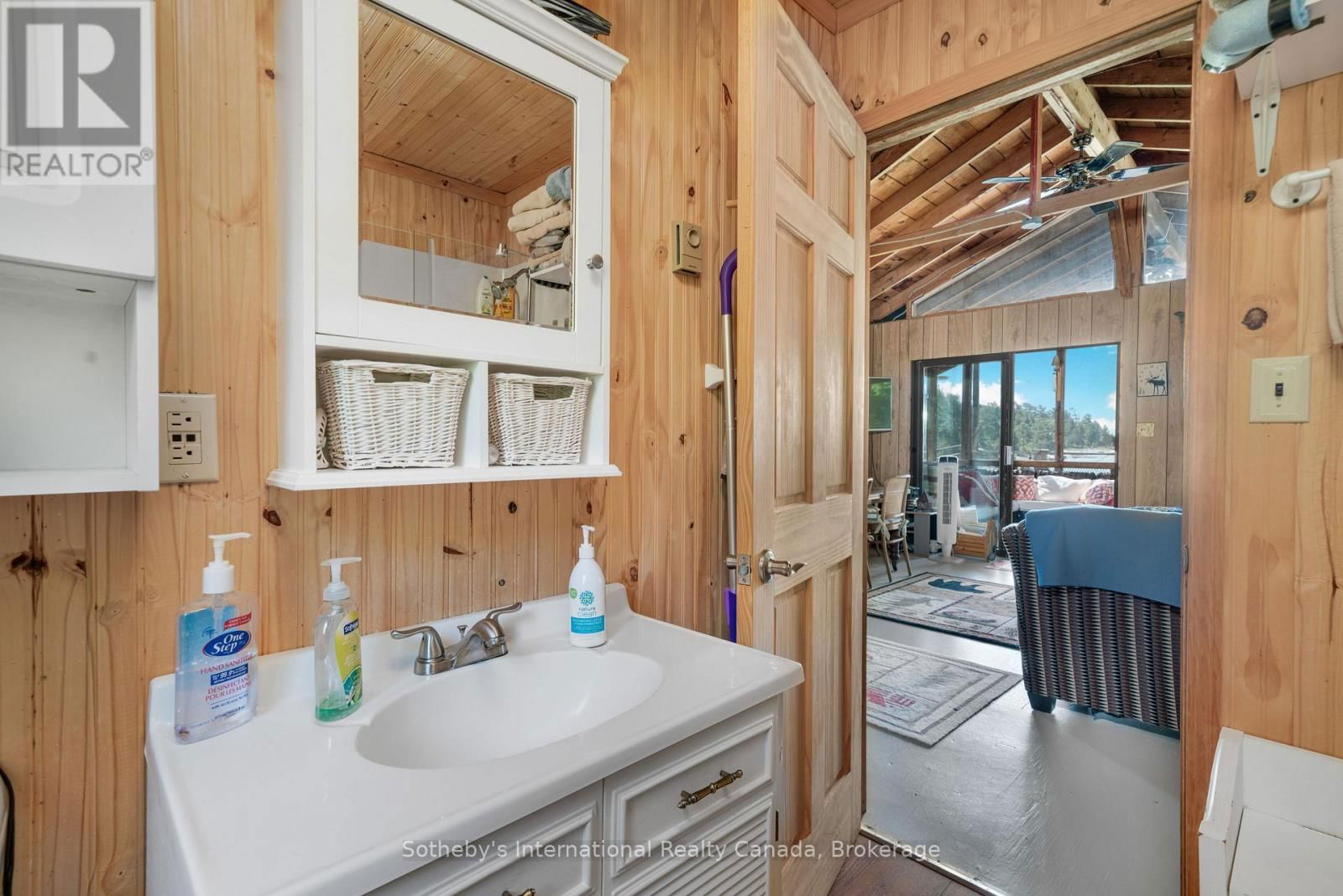 20 A65 ISLAND Image 7