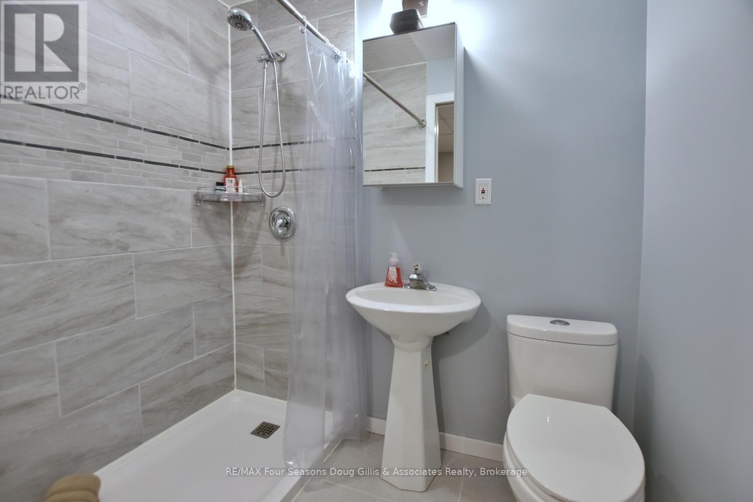 13 - 110 KELLIES WAY Image 41