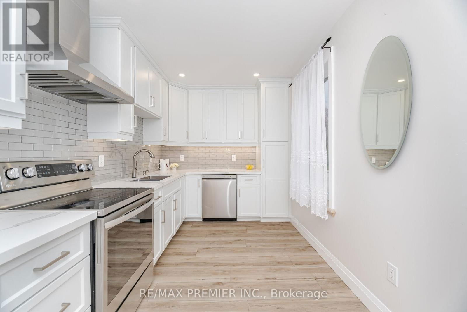 157 MAIN STREET WEST Image 30