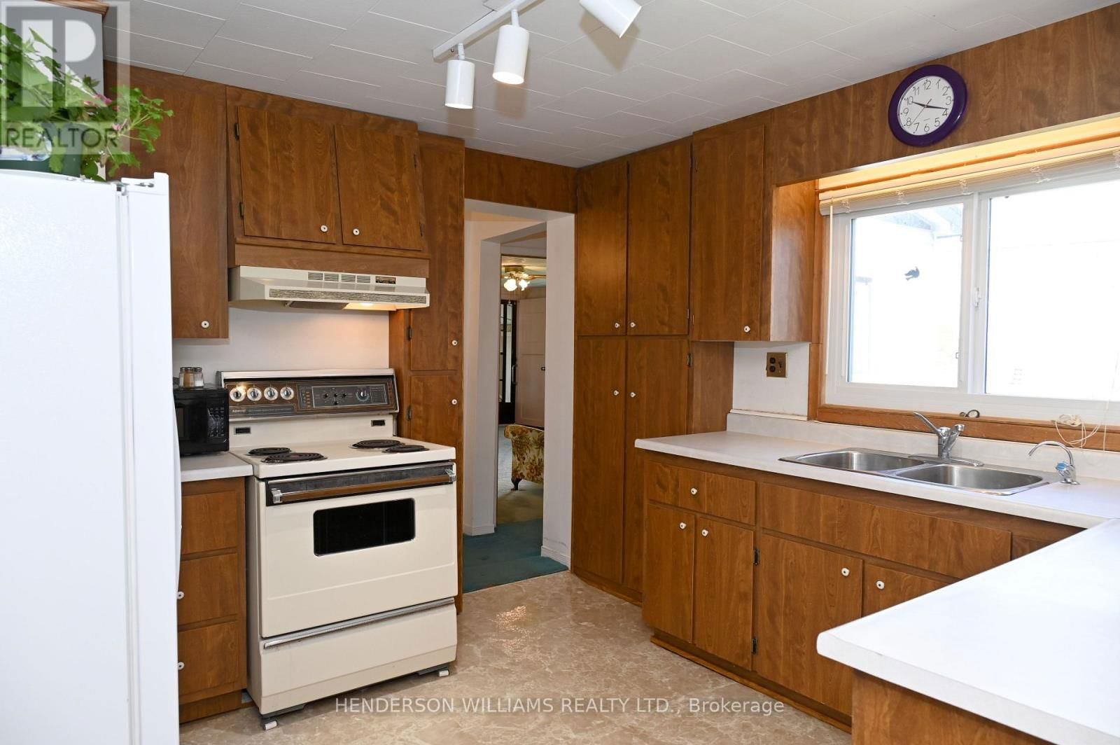 5036 LONG POINT ROAD EAST Image 10