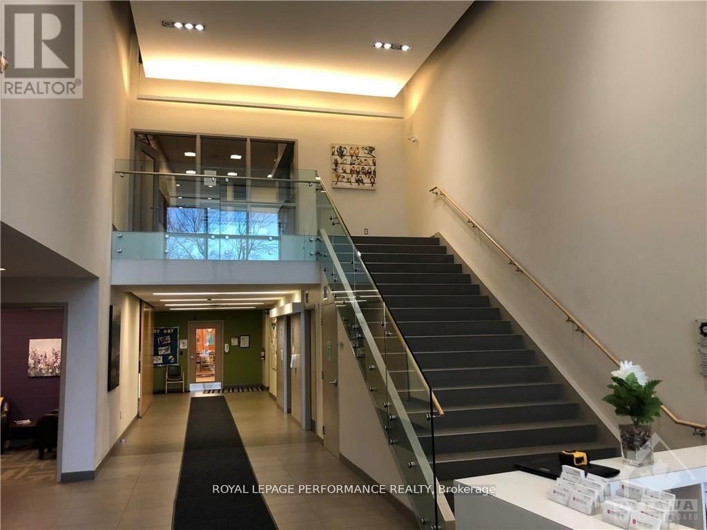 203 - 820 WOODROFFE AVENUE Image 2