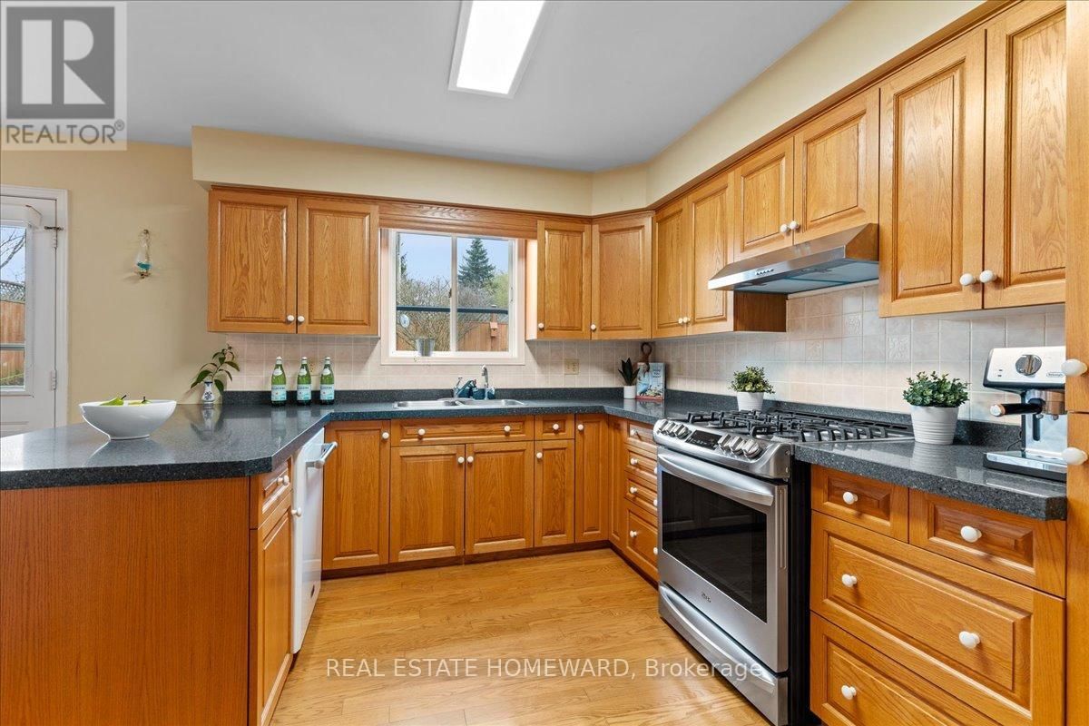 339 BUSHVIEW CRESCENT Image 10