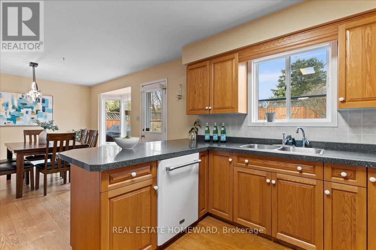 339 BUSHVIEW CRESCENT Image 11