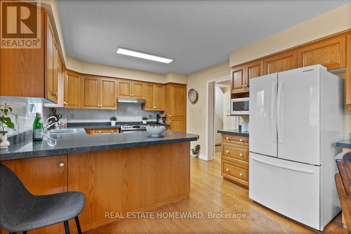 339 BUSHVIEW CRESCENT Image 13