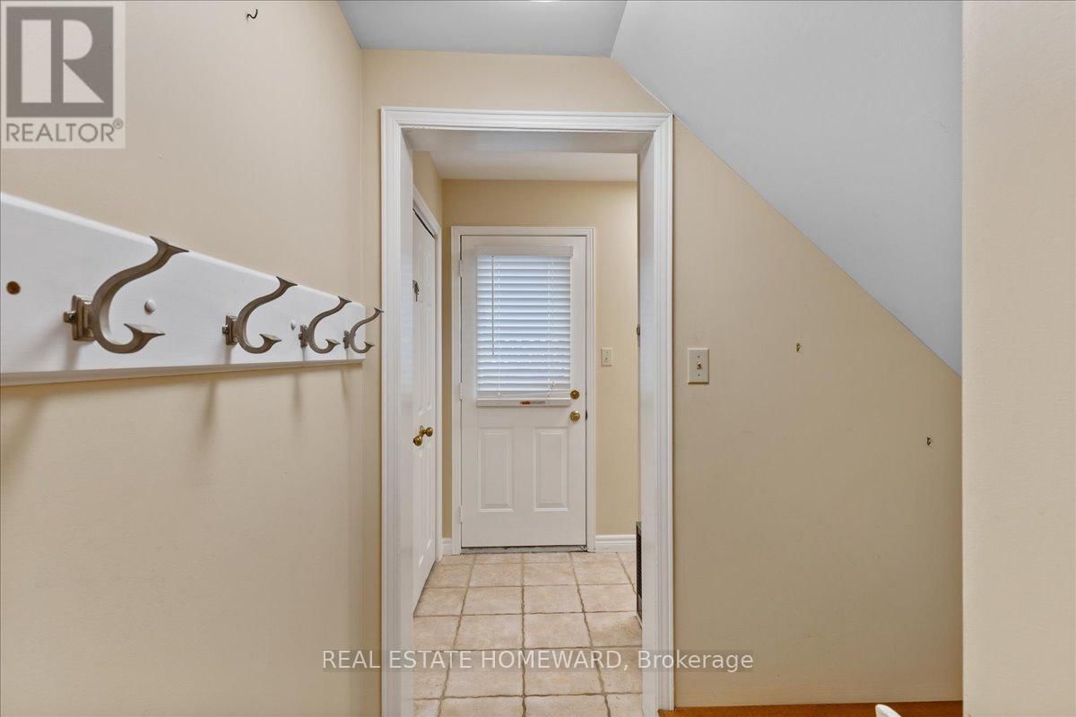 339 BUSHVIEW CRESCENT Image 16