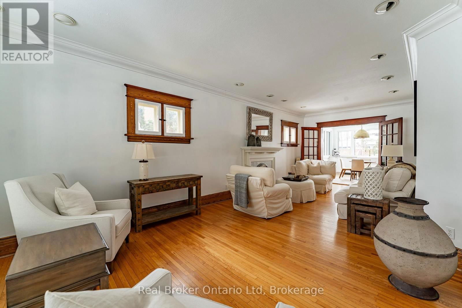 233 4TH A STREET EAST Image 8