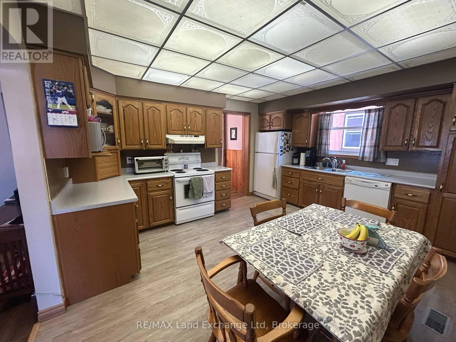 327 FRANCES STREET Image 10