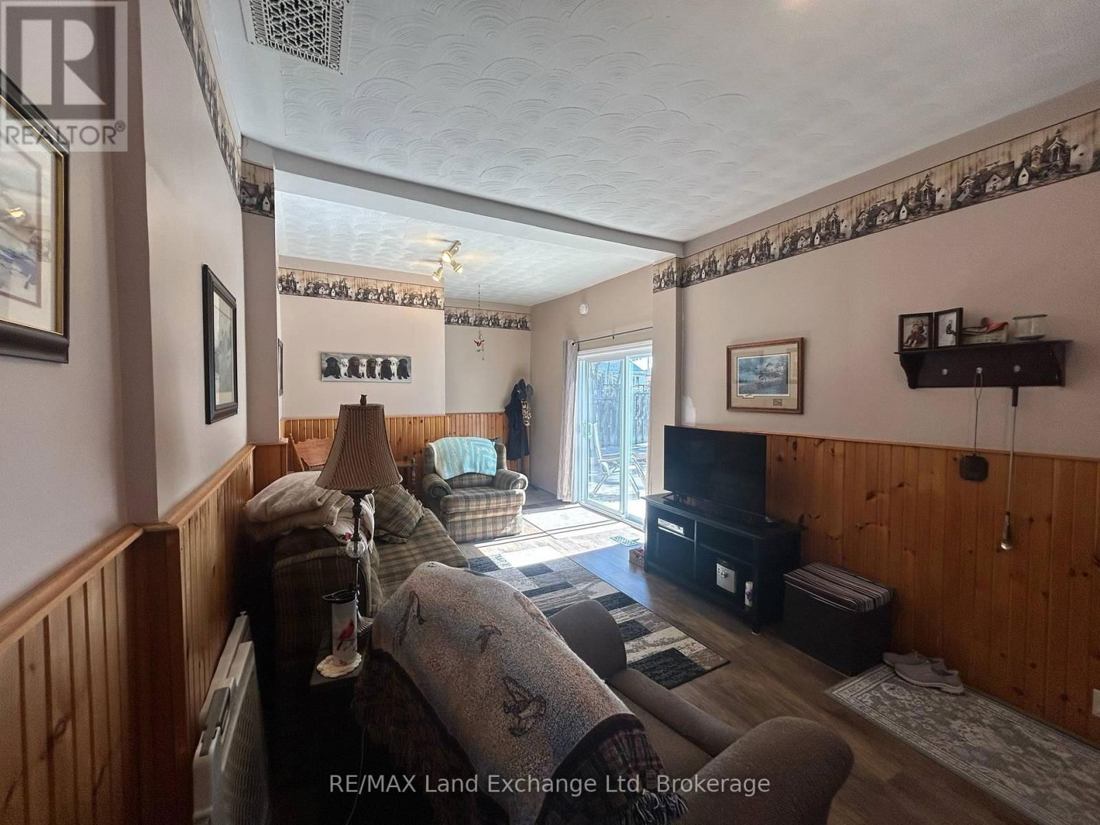 327 FRANCES STREET Image 13