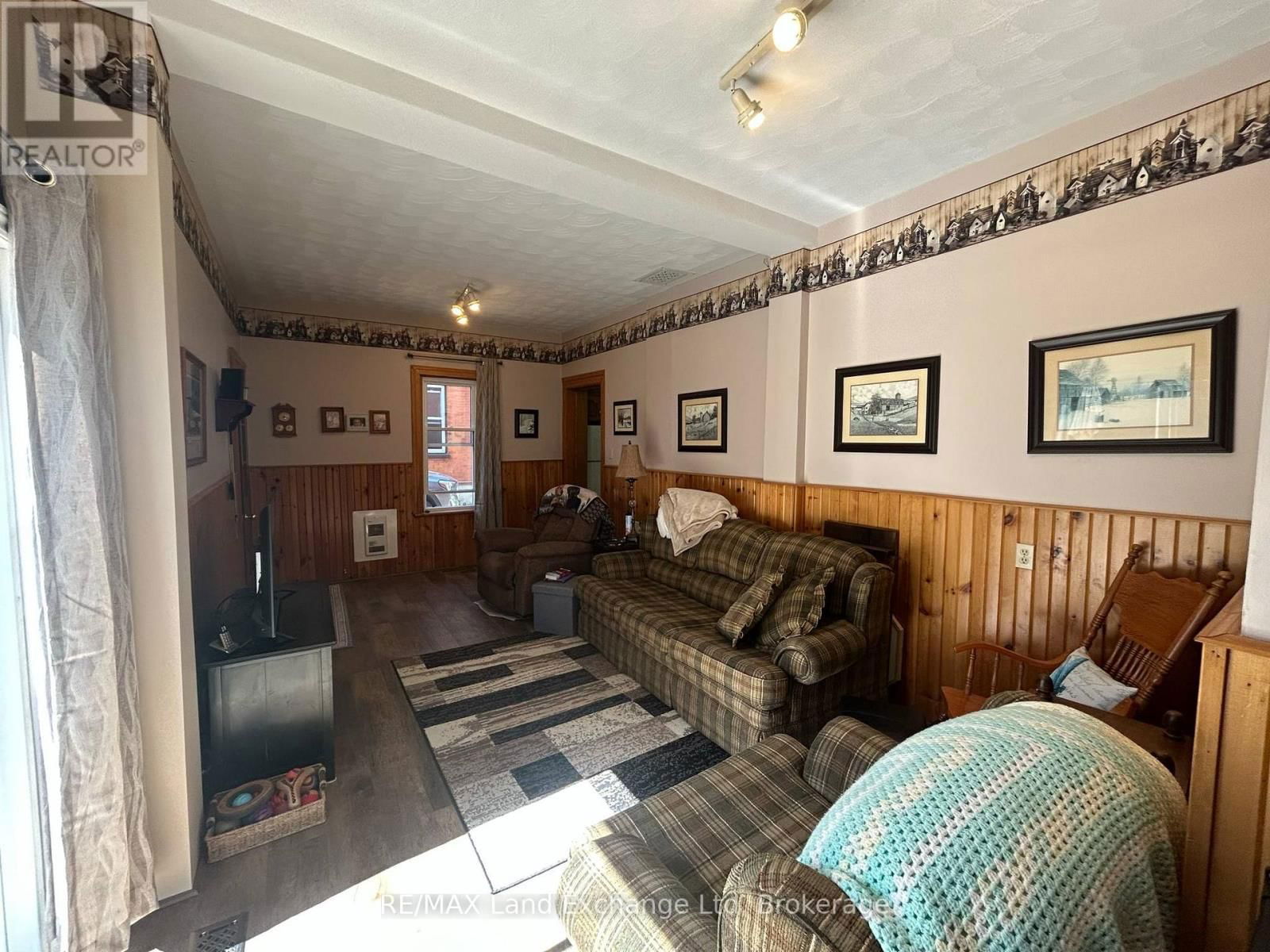 327 FRANCES STREET Image 14