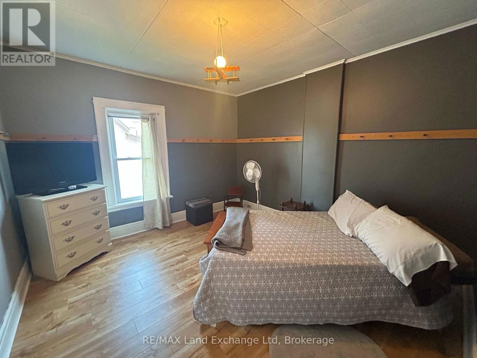 327 FRANCES STREET Image 20