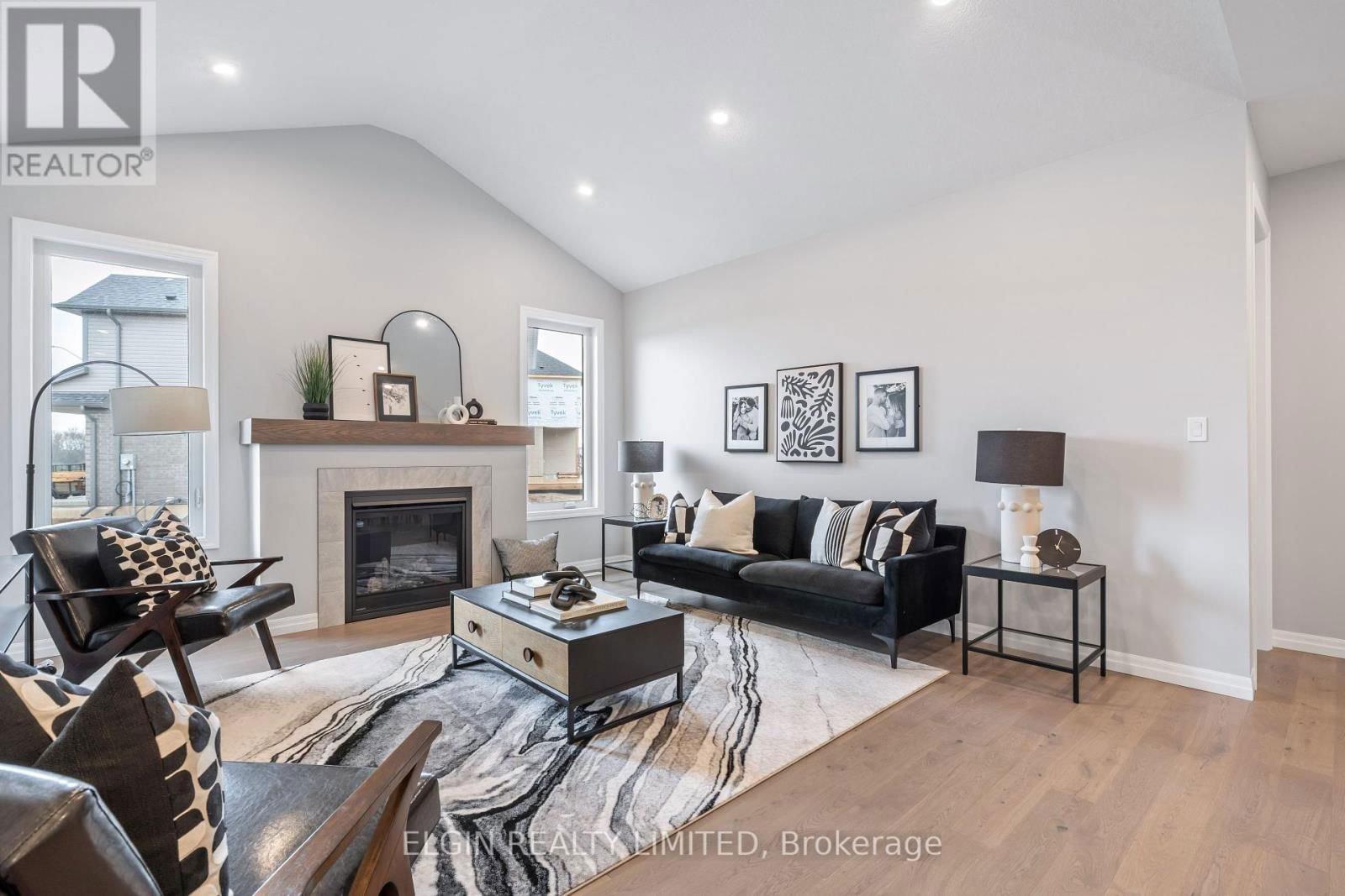 31 HEMLOCK CRESCENT Image 12