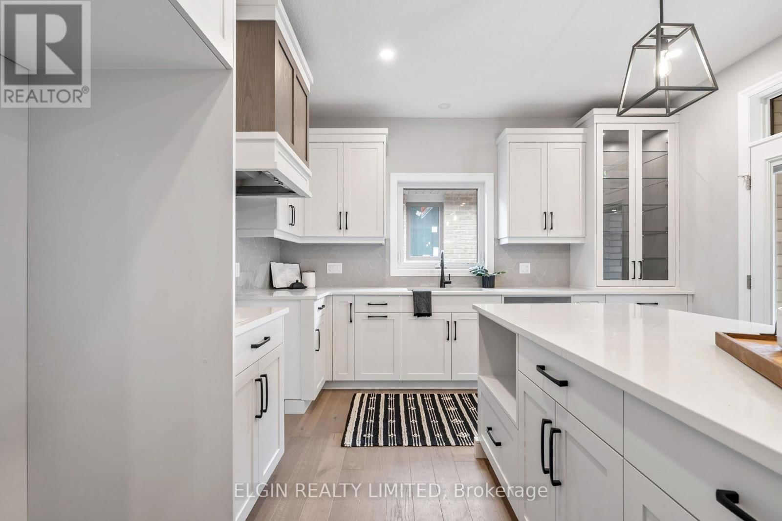 31 HEMLOCK CRESCENT Image 17
