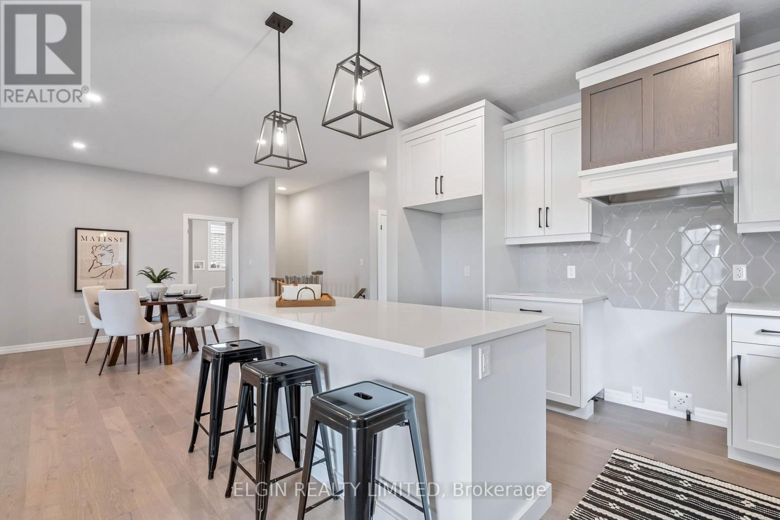 31 HEMLOCK CRESCENT Image 21