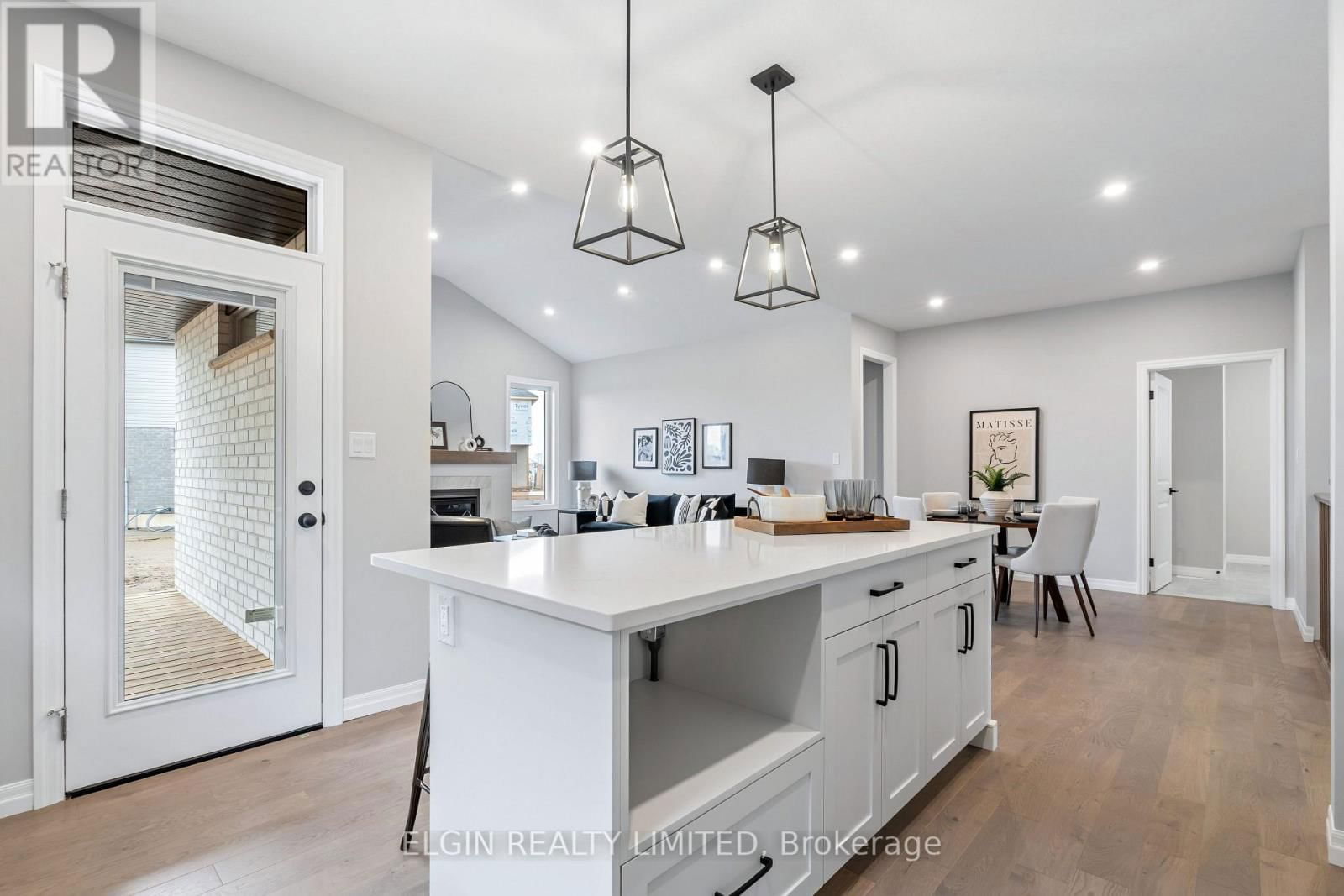 31 HEMLOCK CRESCENT Image 22