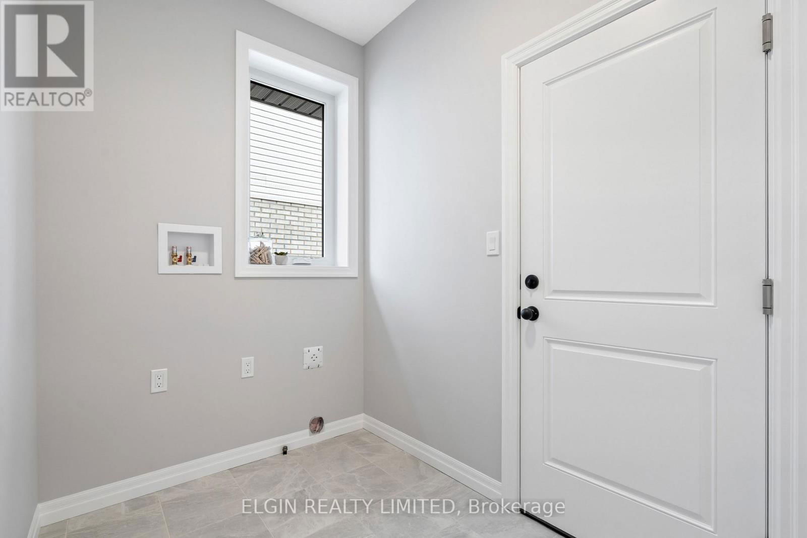 31 HEMLOCK CRESCENT Image 24