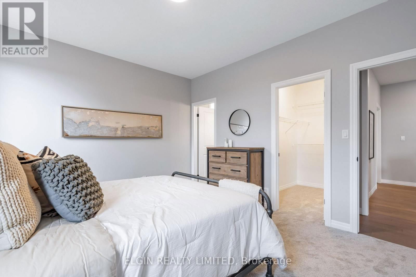 31 HEMLOCK CRESCENT Image 27