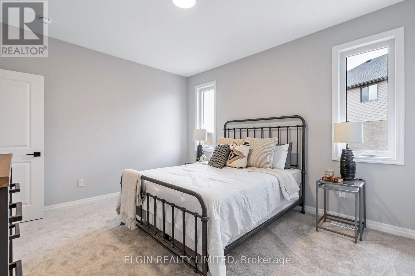 31 HEMLOCK CRESCENT Image 28