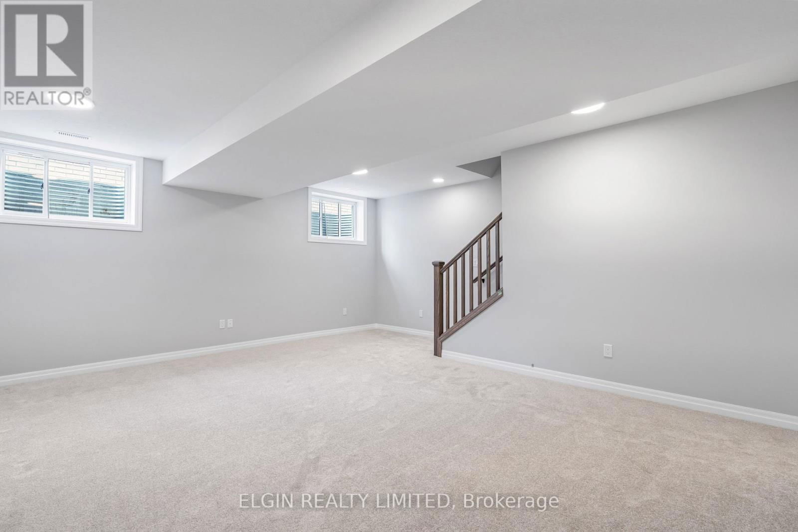 31 HEMLOCK CRESCENT Image 32
